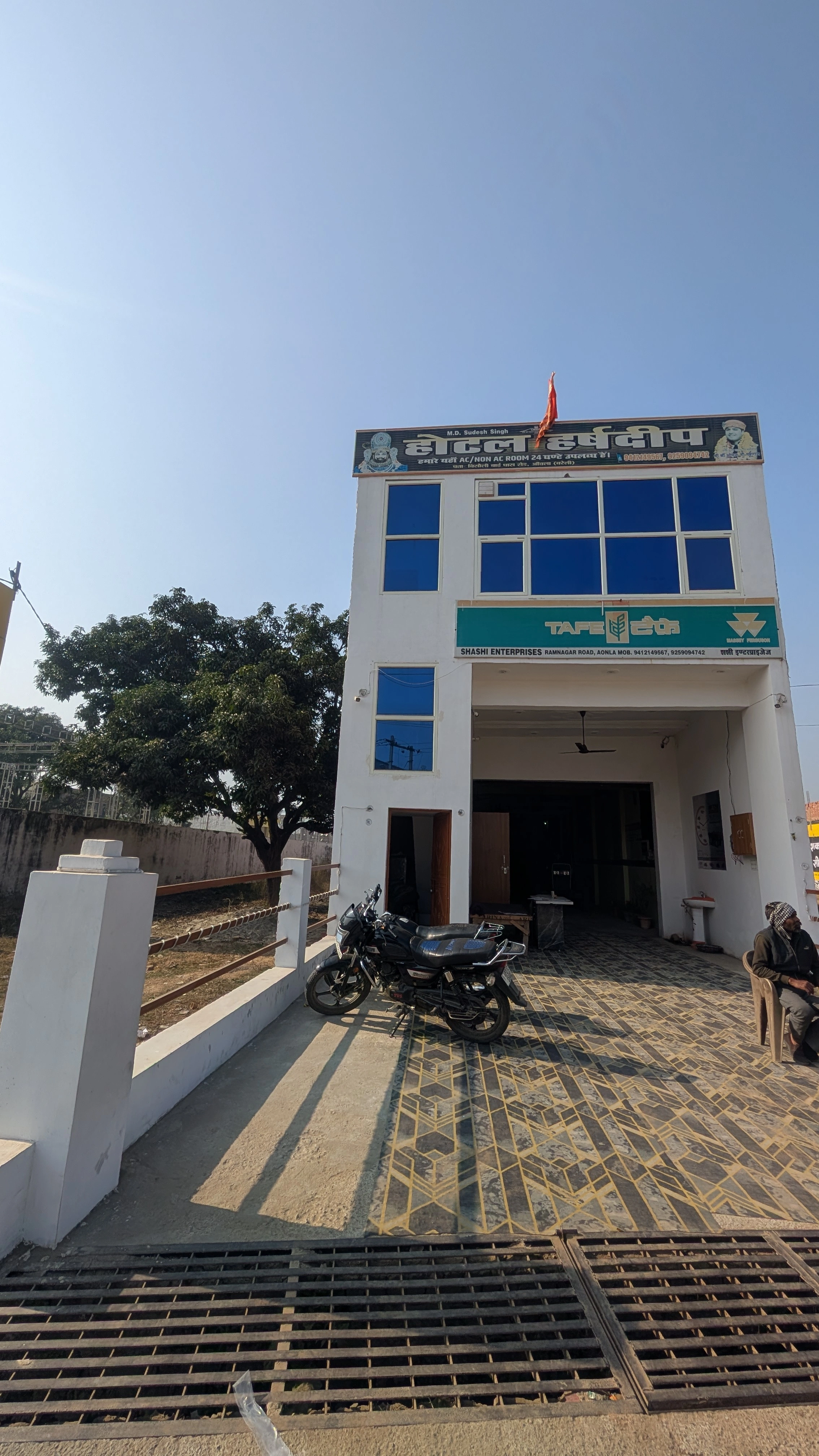 Hotel Harshdeep Aonla Exterior